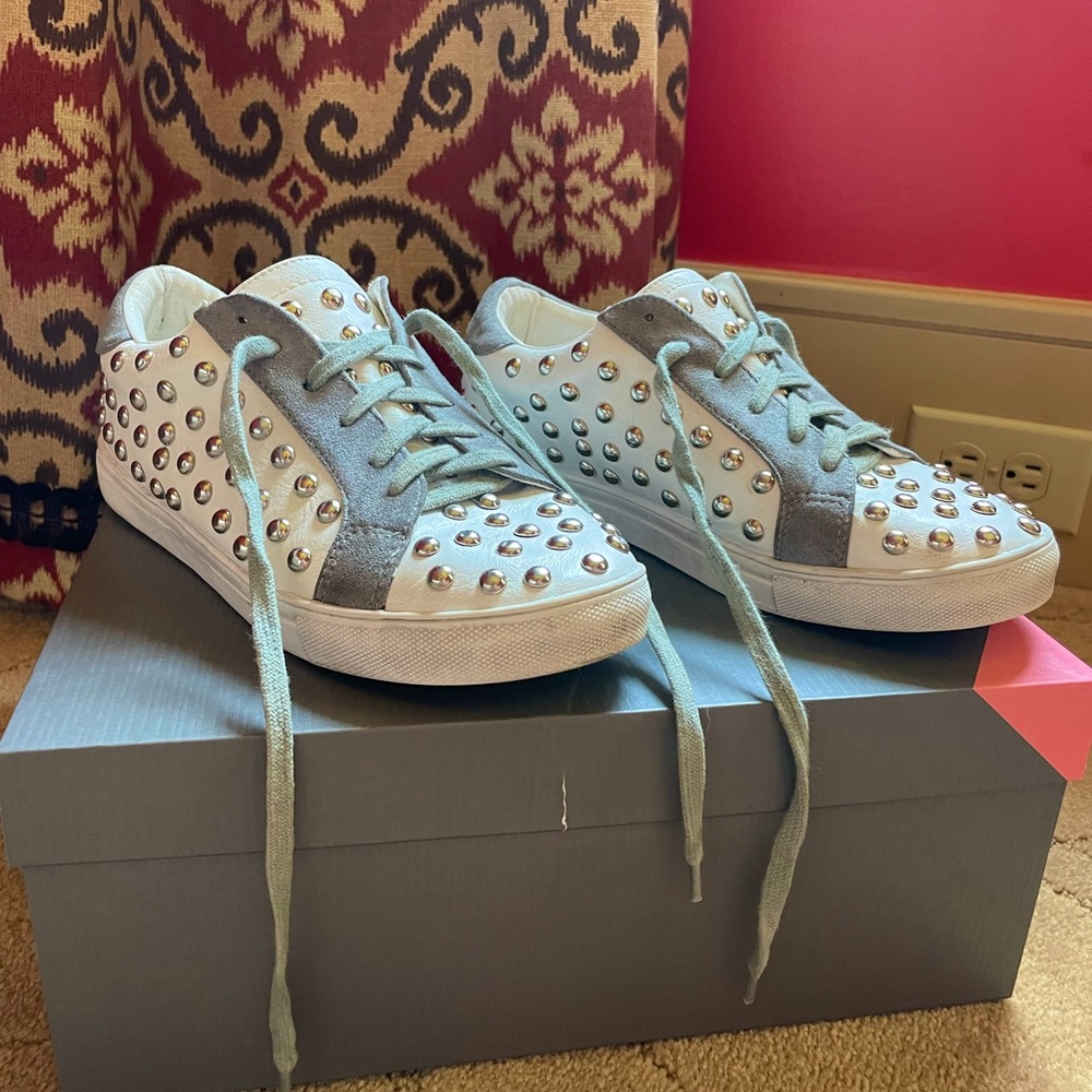 ShuShop: leather and metallic sneakers